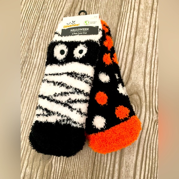 Women’s fuzzy Halloween Socks by Way to Celebrate 2 pair size 4-10 - Picture 1 of 5
